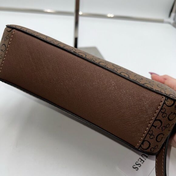 Guess Coated Canvas Signature Camera Bag Crossbody NWT - Picture 8 of 8